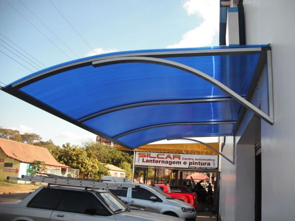 TOLDO DE POLICARBONATO PARA PROTEÇÃO DE CARROS